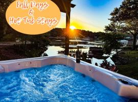 Lakefront Cabin-4BD3BADockHottubFirepitKayaks，位于卡姆登顿的酒店