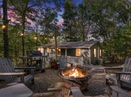 Family Cabin w Fireplace Fire Pit Grill Trail Access