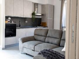 Luani's Apartments，位于萨卢佐的酒店