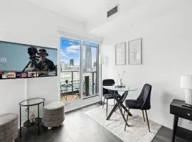 Chic DT TO Studio Getaway Perfect for Couples