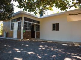 Villa El Lago en Villas Camino Real cerca de las dunas de Chachalacas，位于Ursulo Galván的酒店