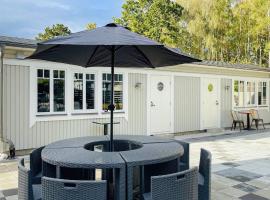 4 person holiday home in SÖLVESBORG，位于Hällevik的酒店