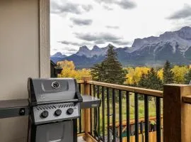 Golden Escape 2 Bdrm Mountain VIEWS - managed by Little Sister Getaways