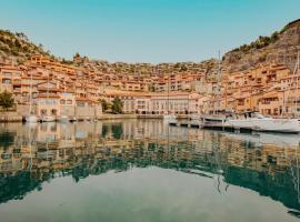 Tivoli Portopiccolo Sistiana Wellness Resort & Spa，位于西斯蒂亚纳的带泳池的酒店