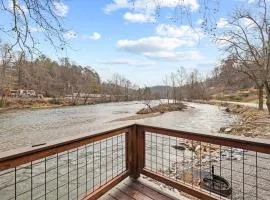 All Tuckered Out - Riverfront Cabin, Fish, Hike & 5 Minutes to Sylva!