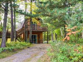 Fish, Hike and More Cozy Brainerd Cabin，位于布雷纳德的酒店