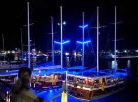 Uysal Suite and Loft Seaside