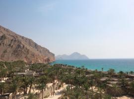 志加湾六感度假酒店，位于迪巴Jebel Jais Mountain附近的酒店