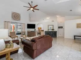 Elegant 4BR Pool Sanctuary - Ideal for Work or Play!