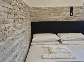 ΔΙΑΜΕΡΙΣΜΑ ΧΩΡΗΤΙΚΟΤΗΤΑΣ ΜΕΧΡΙ 4 ΑΤΟΜΩΝ ΚΕΝΤΡΙΚΑ!