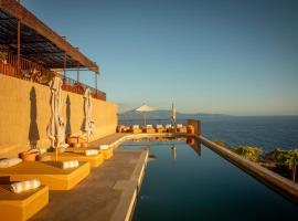 Hôtel Mylos - Cargèse, Piscine Intérieure et Extérieure，位于卡尔热斯的酒店