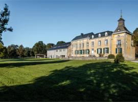 Château d'Ouffet Gite 30 personnes avec piscine et sauna，位于乌费的酒店