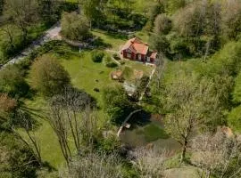 Relaxing Villa With Fireplace And Private Stream