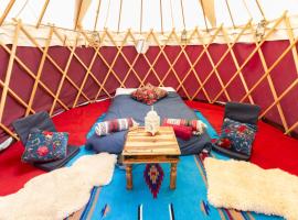 Festival Yurts Hay-on-Wye，位于瓦伊河畔海伊的酒店
