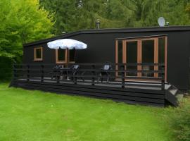 Houten accommodatie Sasseltermillen Woltzdal，位于Bischenrech的露营地