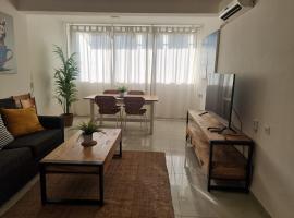 דירת נופש על הים בחיפה，位于海法的海滩酒店