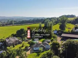 Adgestone Villa - A Luxurious Countryside Escape with Heated Pool, Near Sandown Beach, Dog Friendly in Rural Sandown - Perfect Getaway for Family & Friends
