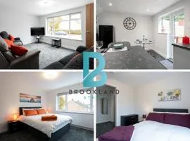 Three Bedroom House by Brookland Stays Serviced Accommodation Short Lets Brumby with Free WiFi