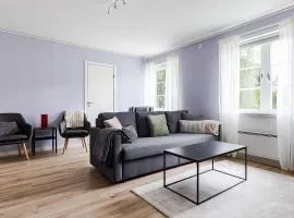 Bright & Spacious Getaway