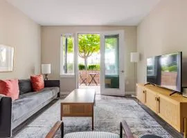 Blueground Emeryville pool nr Bay Street Park SFO-1988