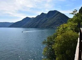 COMO LAKE Prestigious and historic apartment