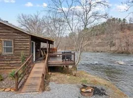 Cast Away - Riverfront Cabin, Mountain Views, Fishing, and Hiking!