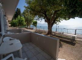 Nikolatos Apartments，位于隆戈斯的酒店