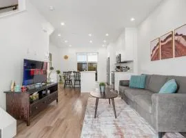 Inner-City Chic Urban Farmhouse 3 Bds and Ba