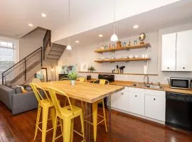 Loft Life Pendleton 2 - Chic Downtown Condo for 4