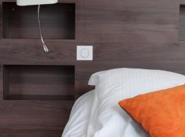 Logis Hotel du Parc-Restaurant - Le Rouget de Lisle，位于隆勒索涅的酒店