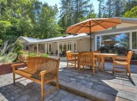 Stylish 3BR Retreat Close to Coast & Wineries