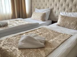 Hotel Turist 98，位于亚伊采的酒店