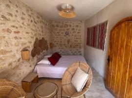 Azul Chenini，位于Shenini的带停车场的酒店