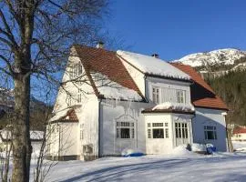 Gorgeous Home In Tonstad With Wifi