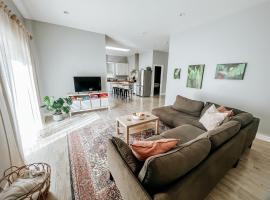 Sooke Getaway - Relax & Recharge in Nature, Private 7min to Sooke，位于苏克的酒店