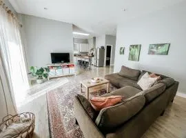 Sooke Getaway - Relax & Recharge in Nature, Private 7min to Sooke