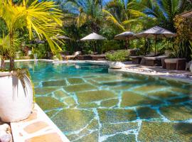 Manaya Luxury Sunset & Serenity Serviced 2Bedroom by Diani Beach with Pool & Parking，位于Galu的酒店