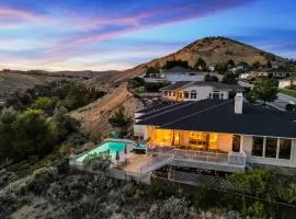 Epic Hillside Retreat Htd Pool HotTub Golf 4400sf