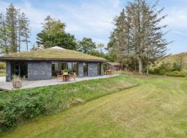 Scenic 2025 Summer House With Sea View，位于Dokkedal的酒店