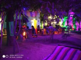 Anand hostel，位于布什格尔的酒店