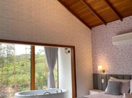 Colina dos Colibris，位于圣特雷莎的木屋