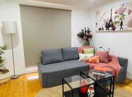 House in Sunshine close to city，位于阳光海岸的酒店