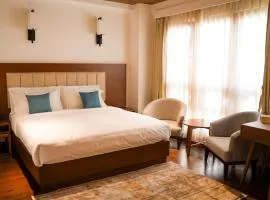 The 33rd Executive Suites