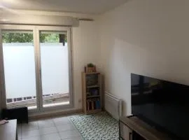 Air-conditioned 2 bedroom duplex apartment 5 people