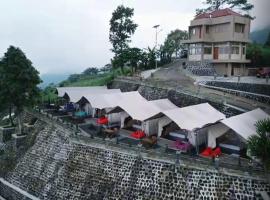 Royal Mulia by MaPan atroomS，位于Cigugur的豪华帐篷