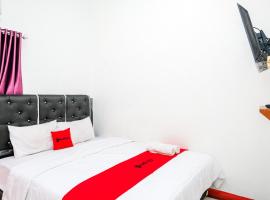 RedDoorz Syariah near Alun Alun Wonosobo 4，位于Kalianget的酒店