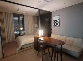 Newly Built APT #Subway#Hyundai Outlet#Triple St #Free Parking#