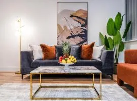 Stylish 2BR 2BA Flat in Gravesend Sleeps 4