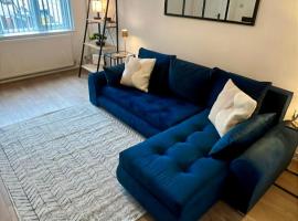 Modern House on the Mersey，位于沃勒西的酒店