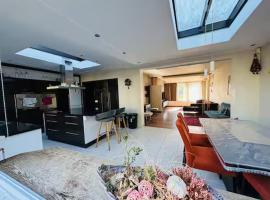 Entire house with excellent accessibility，位于Machelen的酒店